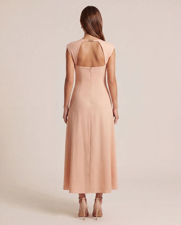 THE ARABELLA CLASP BACK MIDI DRESS IN PEACH